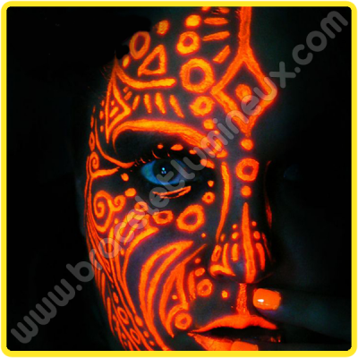 Maquillage fluorescent dia de Muertos, cette peinture fluo refléter par une  lumière noire appelé aussi…
